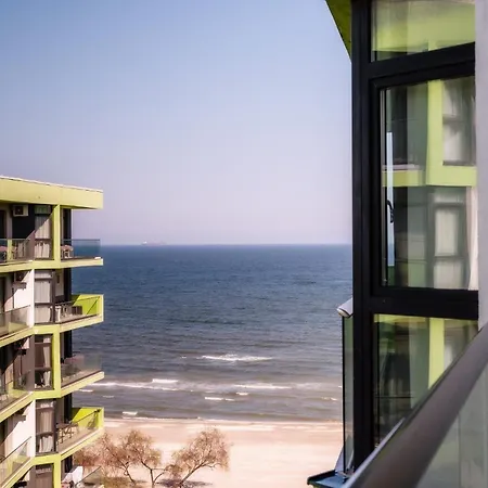 Black Sea Beach&pool Premium Suit Năvodari