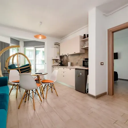 Black Sea Beach&pool Premium Suit Năvodari